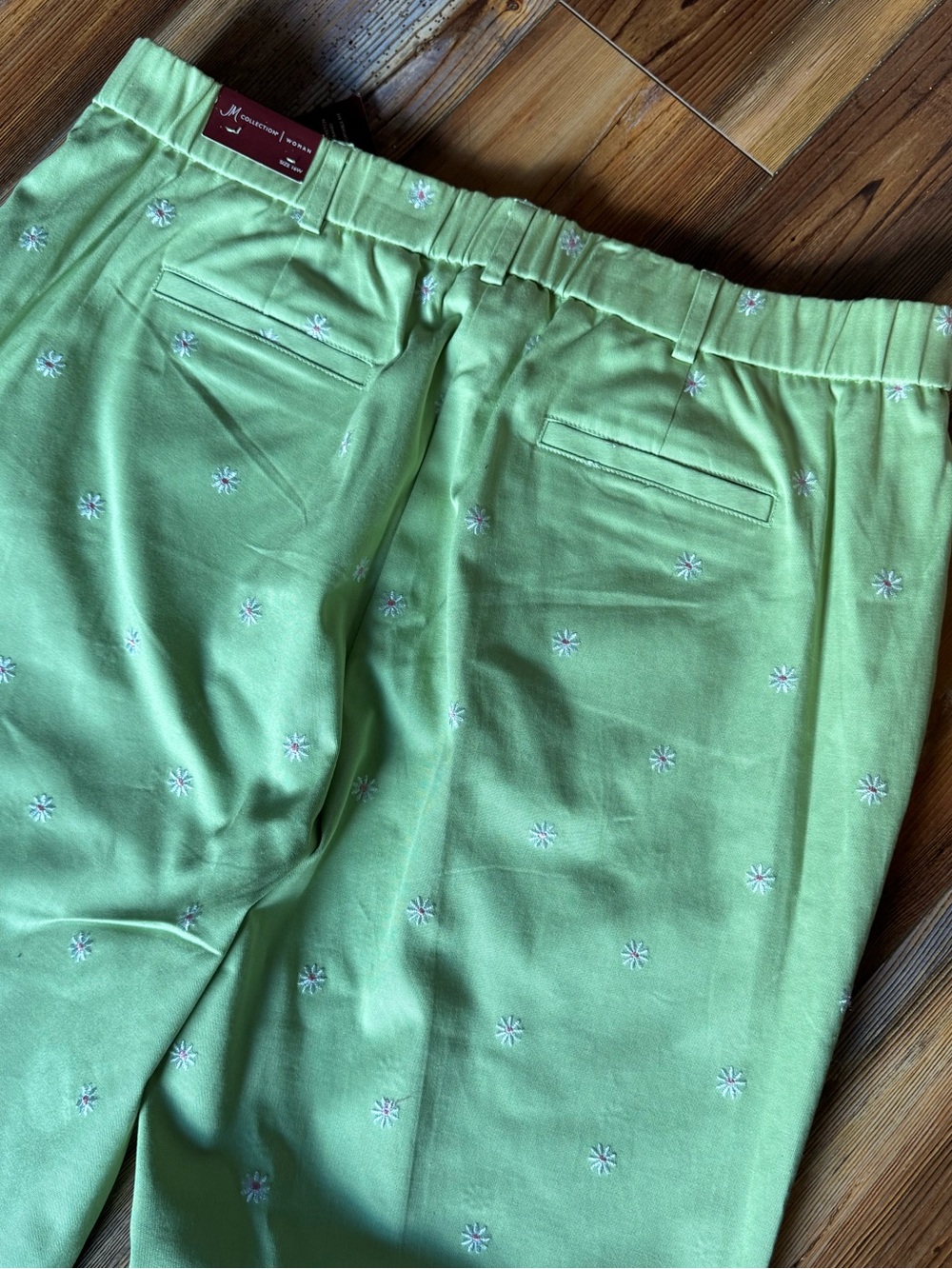 JM Collection Washable Stretch Capri Pants Size 16 Green Daisy Print - Picture 4 of 4